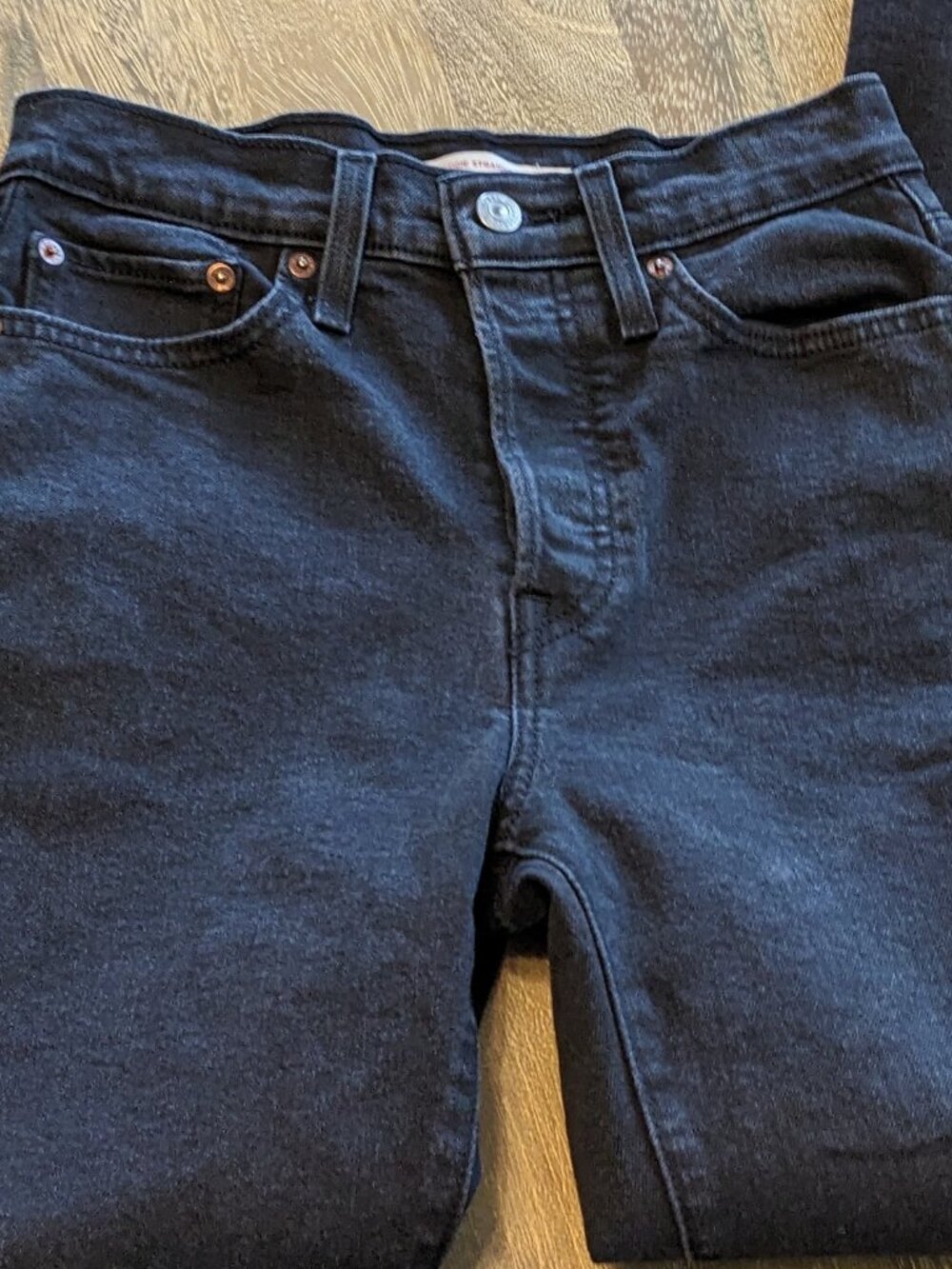 Levis Strauss, Black Denim Jeans, Wedgie Straight Leg, 5 Pockets, Size W27 x L28